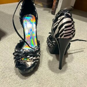Platform Zebra Heels- size 9